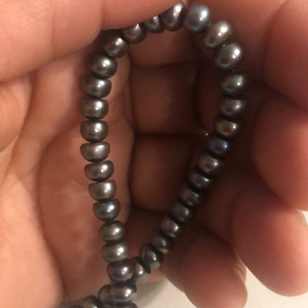Elegant Black Pearl Necklace - Picture 6 of 8